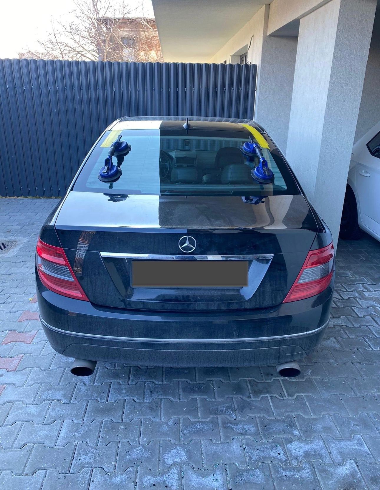 Mercedes C-Class Coupé — rear glass, under canopy