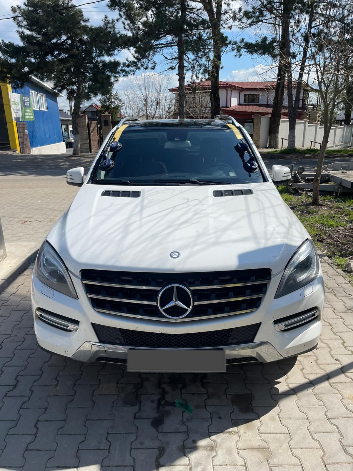 Mercedes ML — windshield, country road