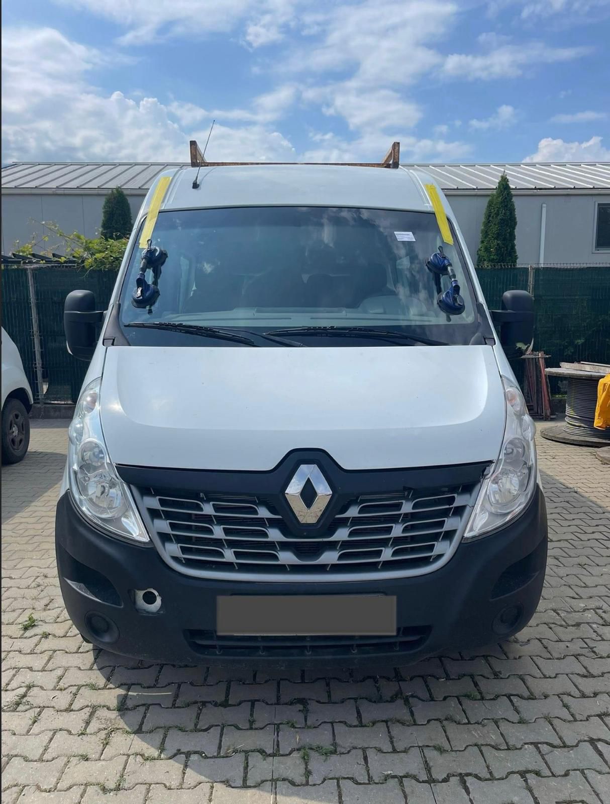 Renault Master — windshield, parking