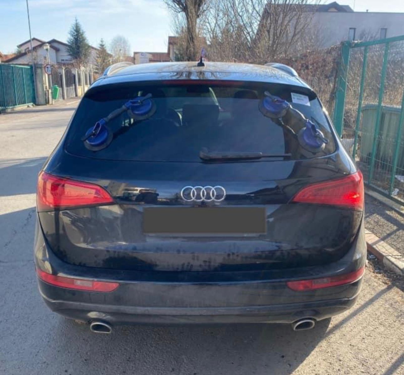 Audi Q5 — rear glass, on the street